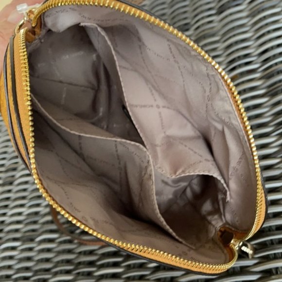 Michael Kors Jet Set Travel Medium Dome Crossbody Bag Marigold Multi - Picture 8 of 15